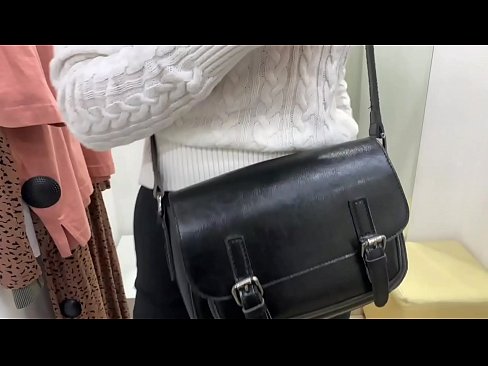 ❤️ Masturbasi umum tina jalang ngora FeralBerry sareng dildo di kamar pas ️❌ video porno di urang ️❤
